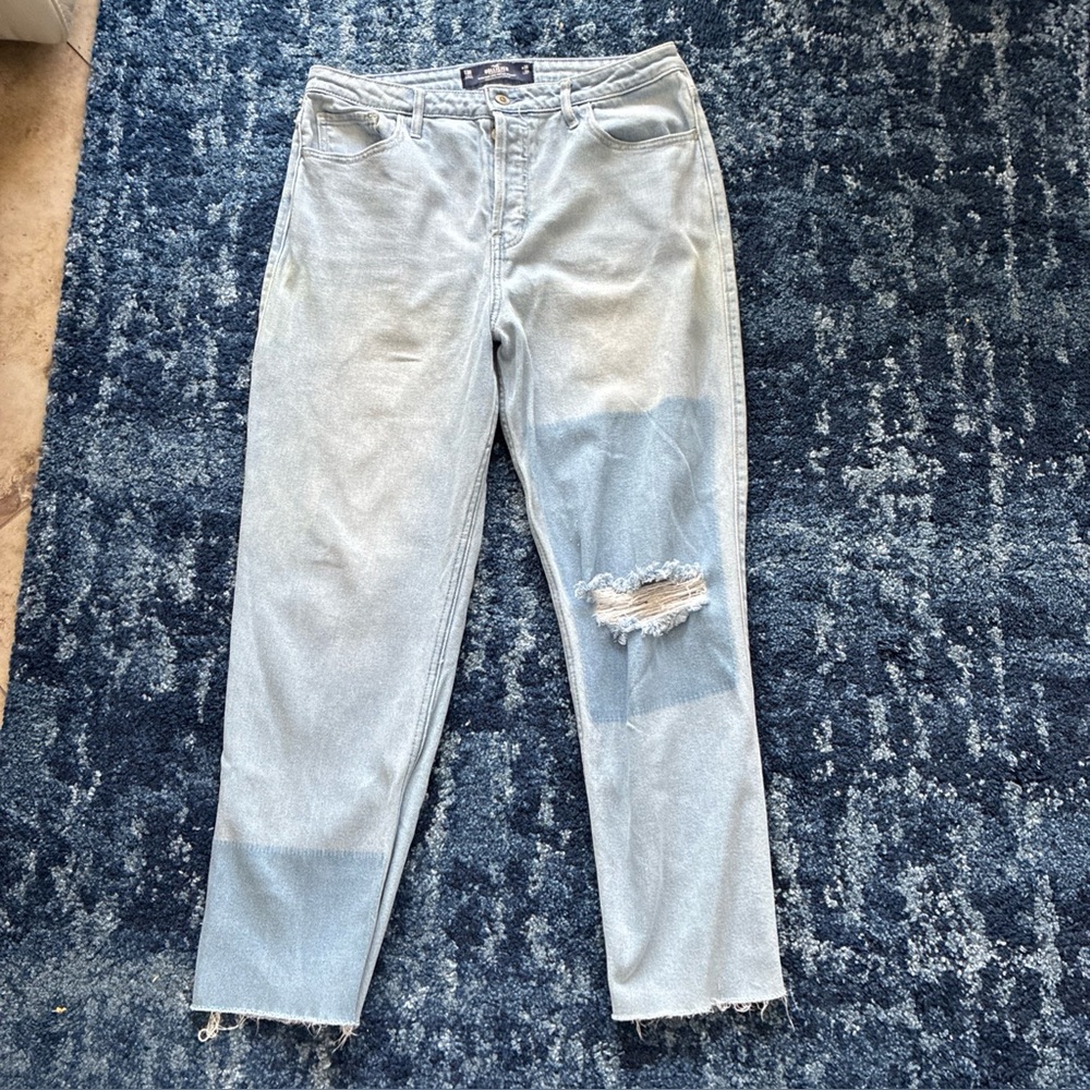 Hollister Vintage Straight Leg Distressed Jeans
High Rise -13R